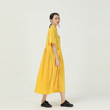 Load image into Gallery viewer, [EAM] Women Green Pleated Long Big Size Shirt Dress New Lapel Half Sleeve Loose Fit Fashion Tide Spring Summer 2020 1W100
